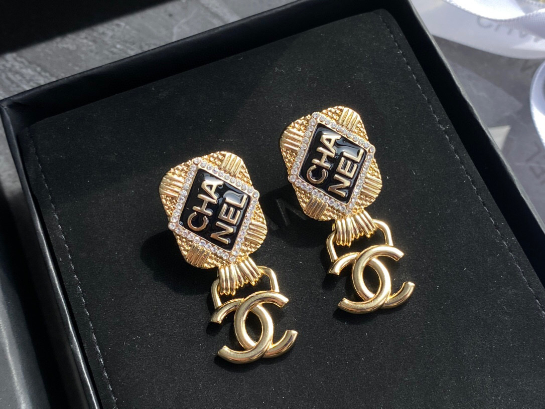 샤넬 여자 귀걸이
