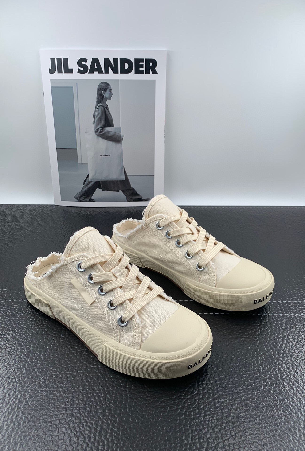 발렌시아가 남여공용  신발