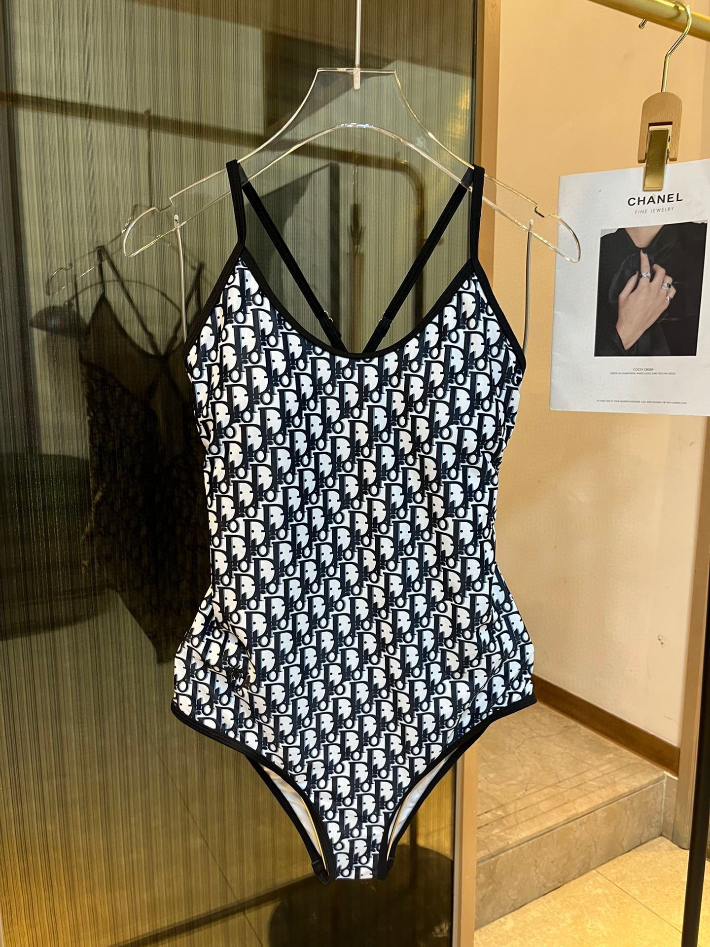 디올  여자 수영복