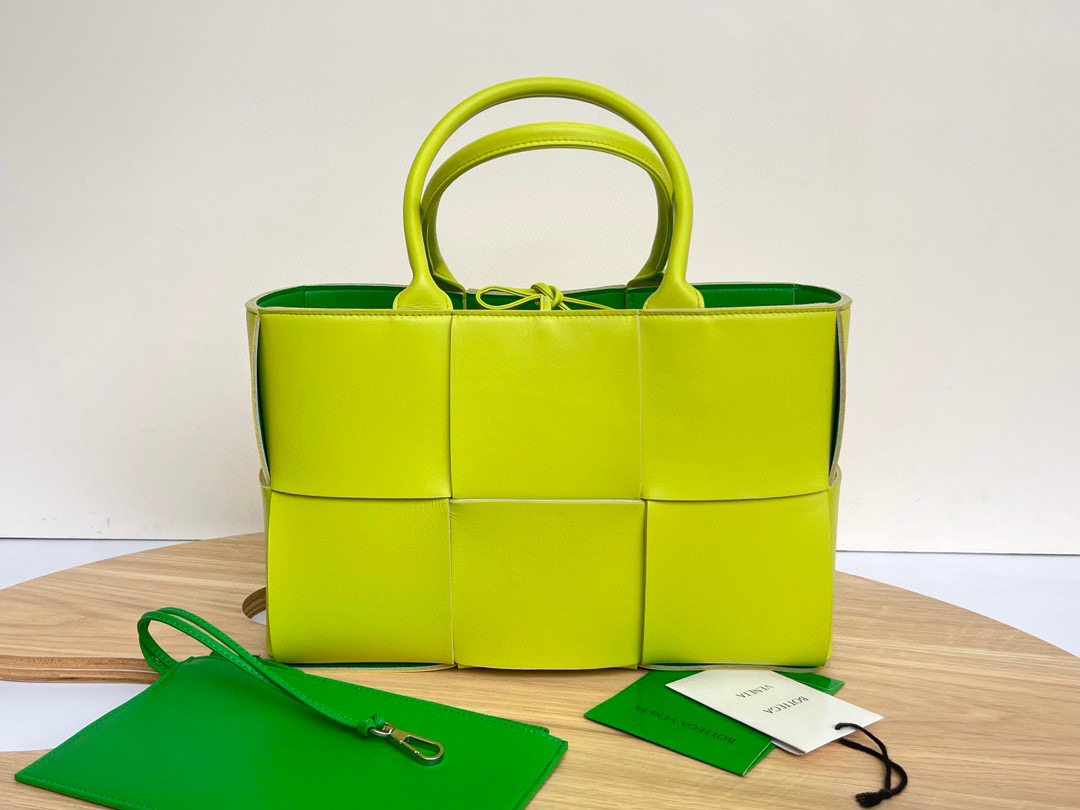 보테가베네타 여자가방 652876