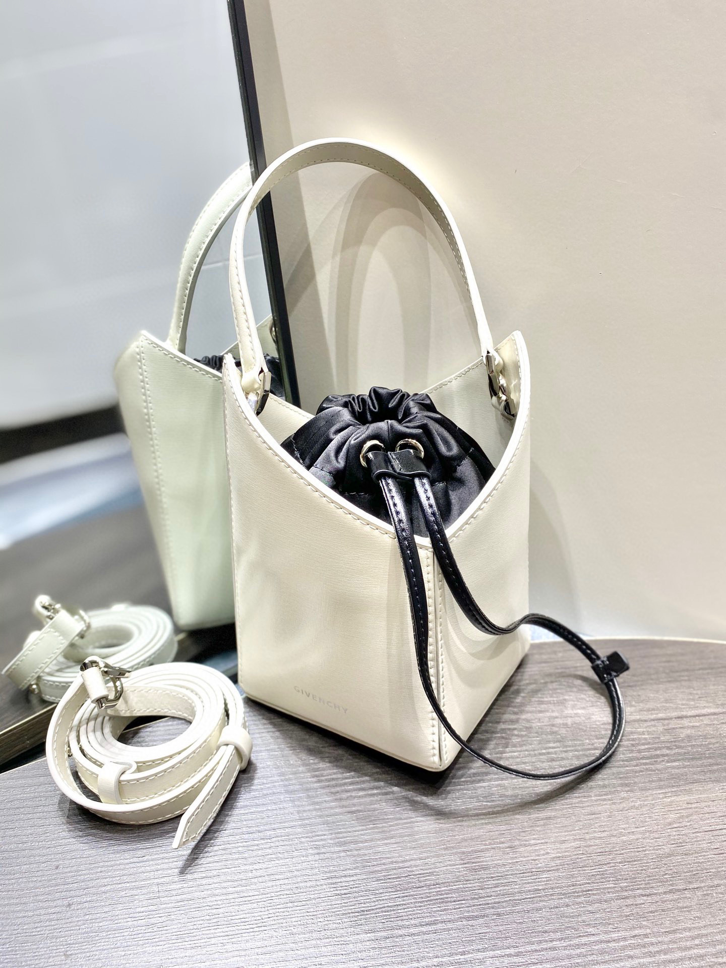 지방시 버킷백 여자가방