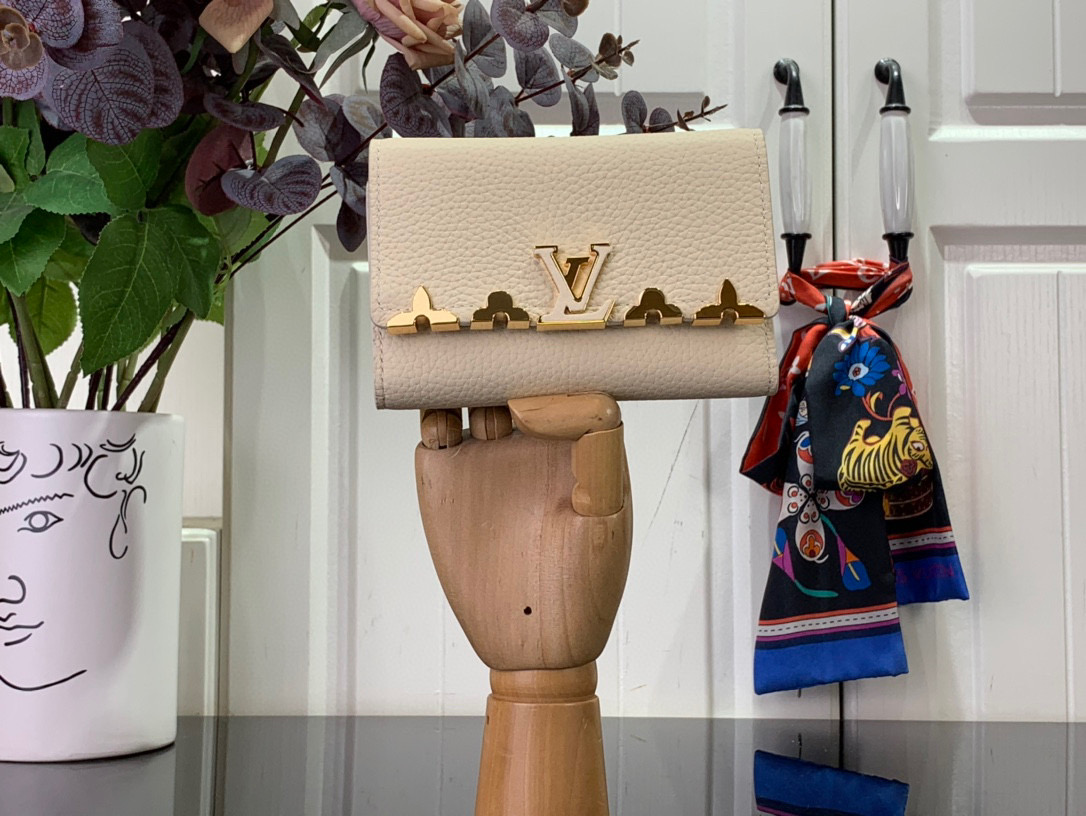 루이비통 여자 반지갑 M82764 82835