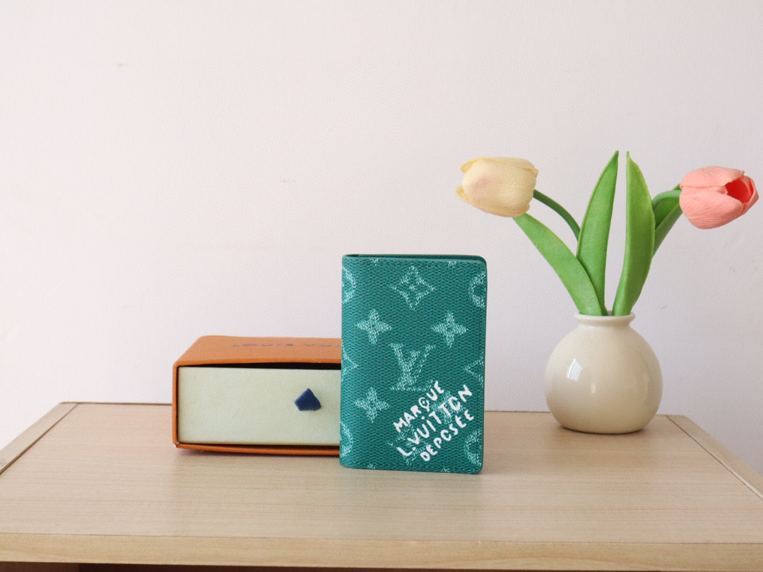 루이비통 여권지갑 M12658