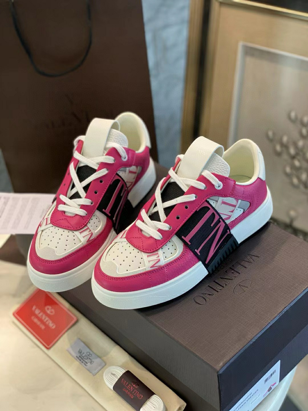 발렌티노 남녀공용 스니커즈 신발 운동화