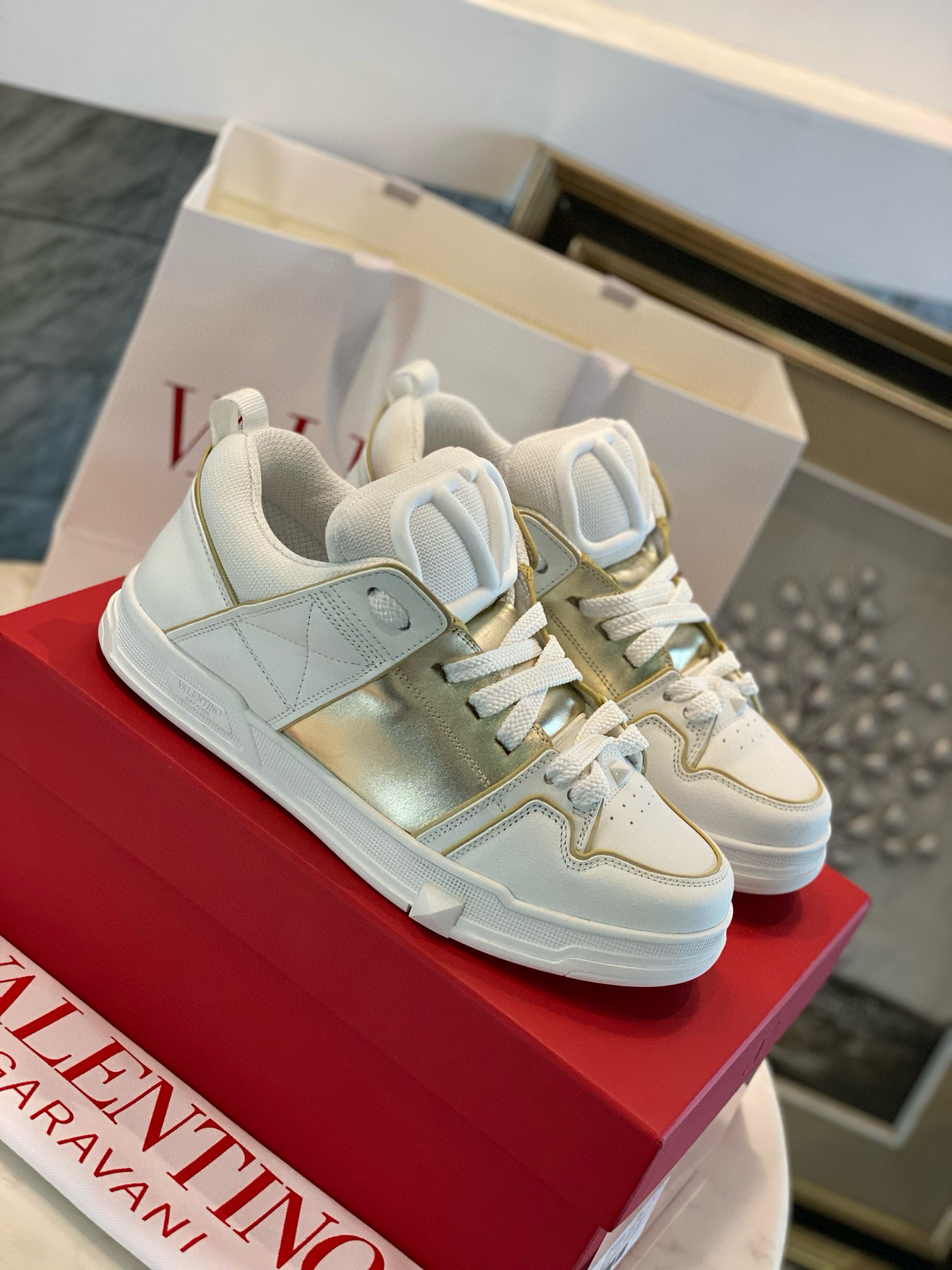 발렌티노 남녀공용 스니커즈 신발 운동화