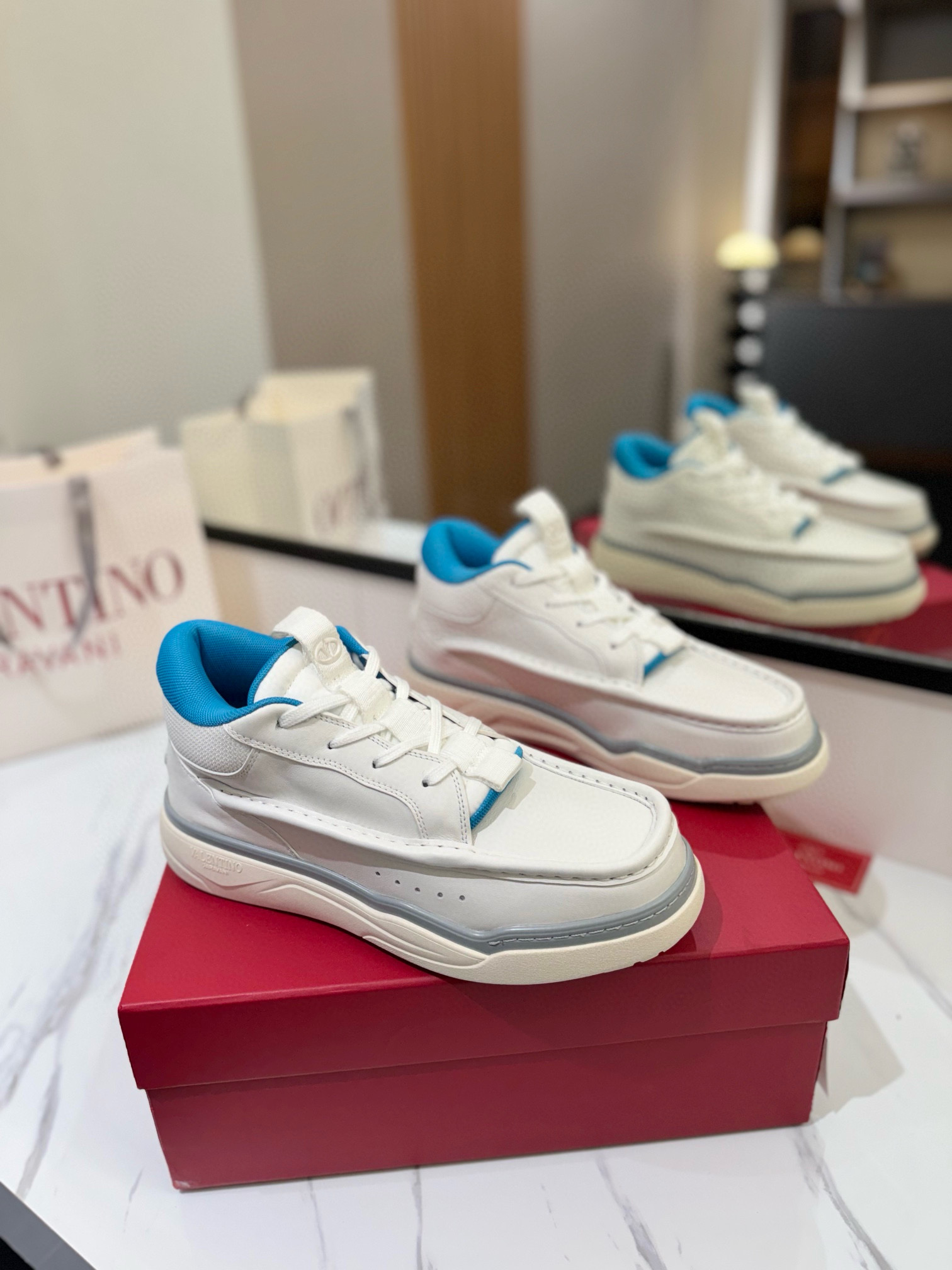 발렌티노 남녀공용 스니커즈 신발 운동화