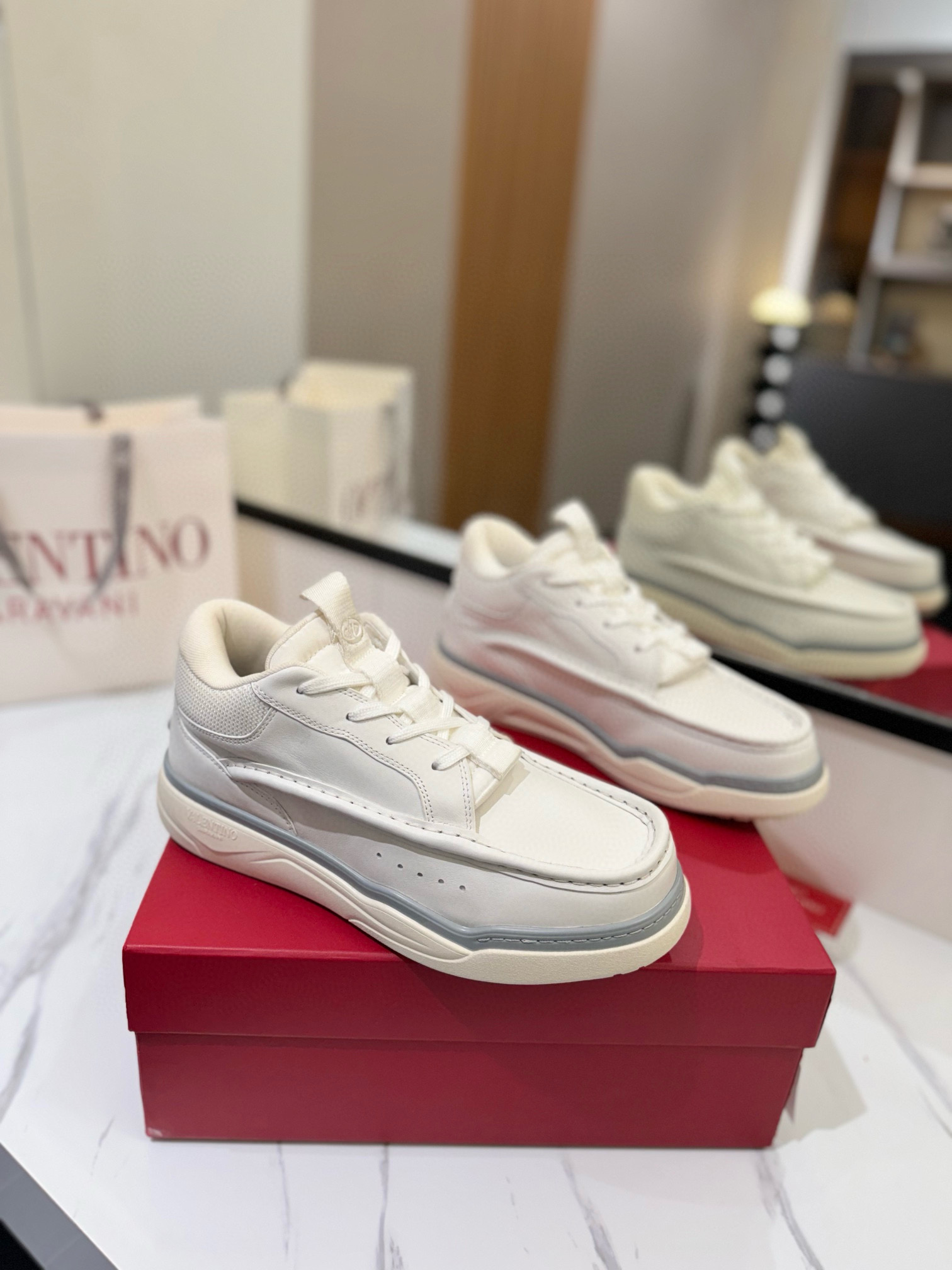 발렌티노 남녀공용 스니커즈 신발 운동화