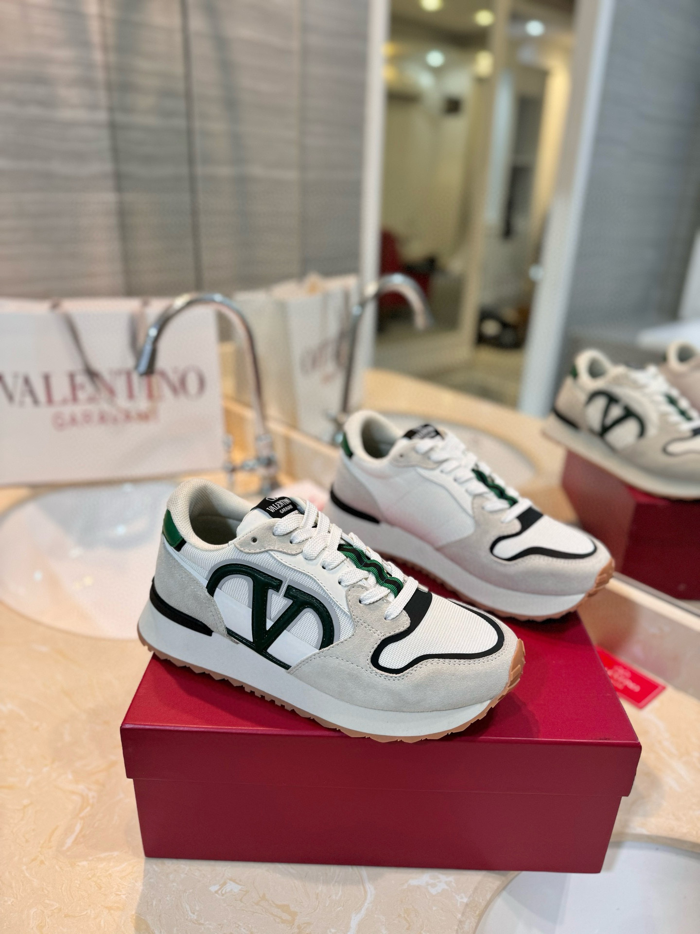 발렌티노 남녀공용 스니커즈 신발 운동화