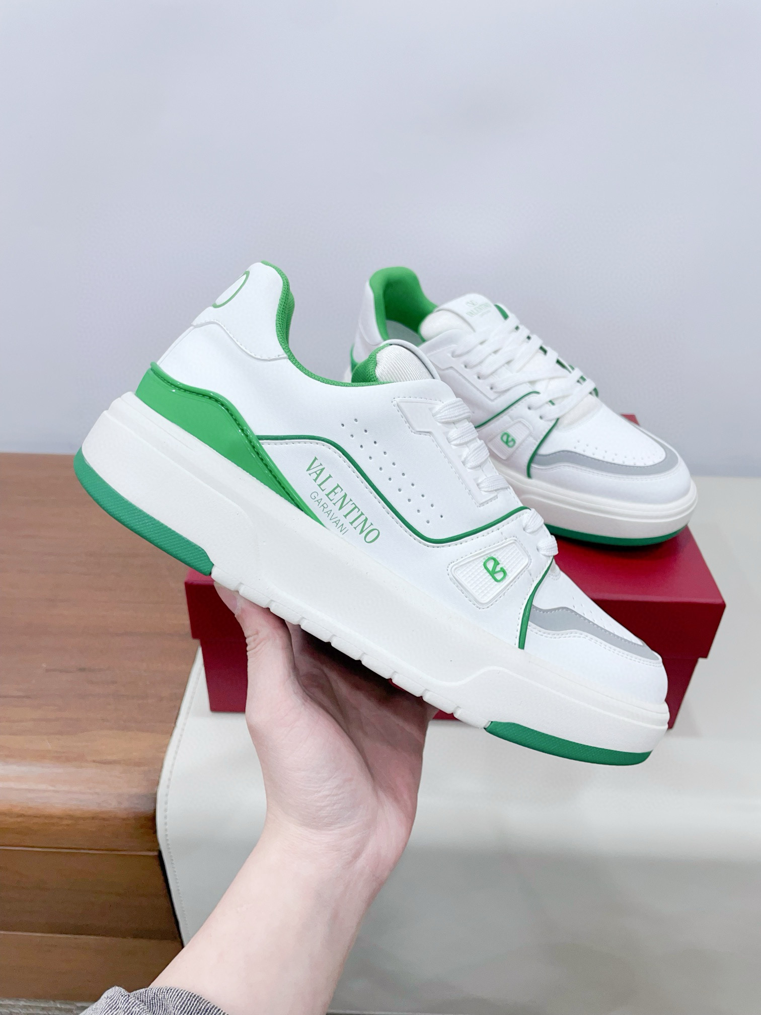 발렌티노 남녀공용 스니커즈 신발 운동화