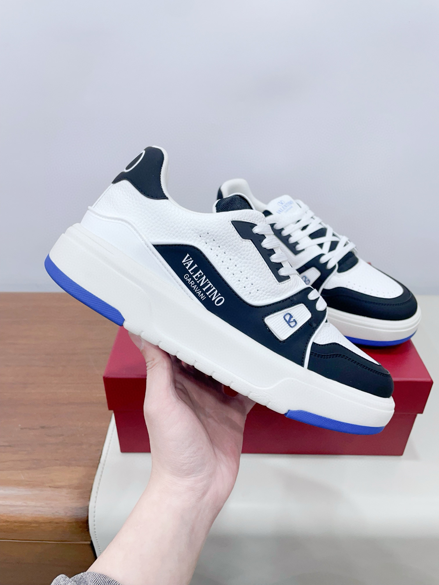 발렌티노 남녀공용 스니커즈 신발 운동화
