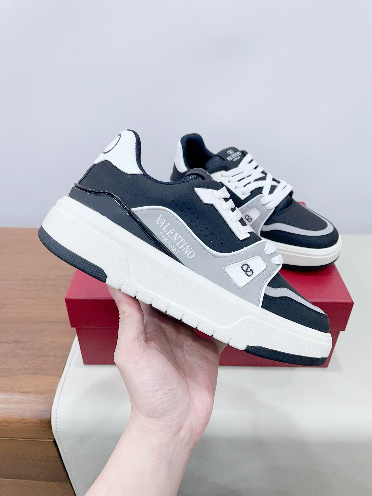 발렌티노 남녀공용 스니커즈 신발 운동화