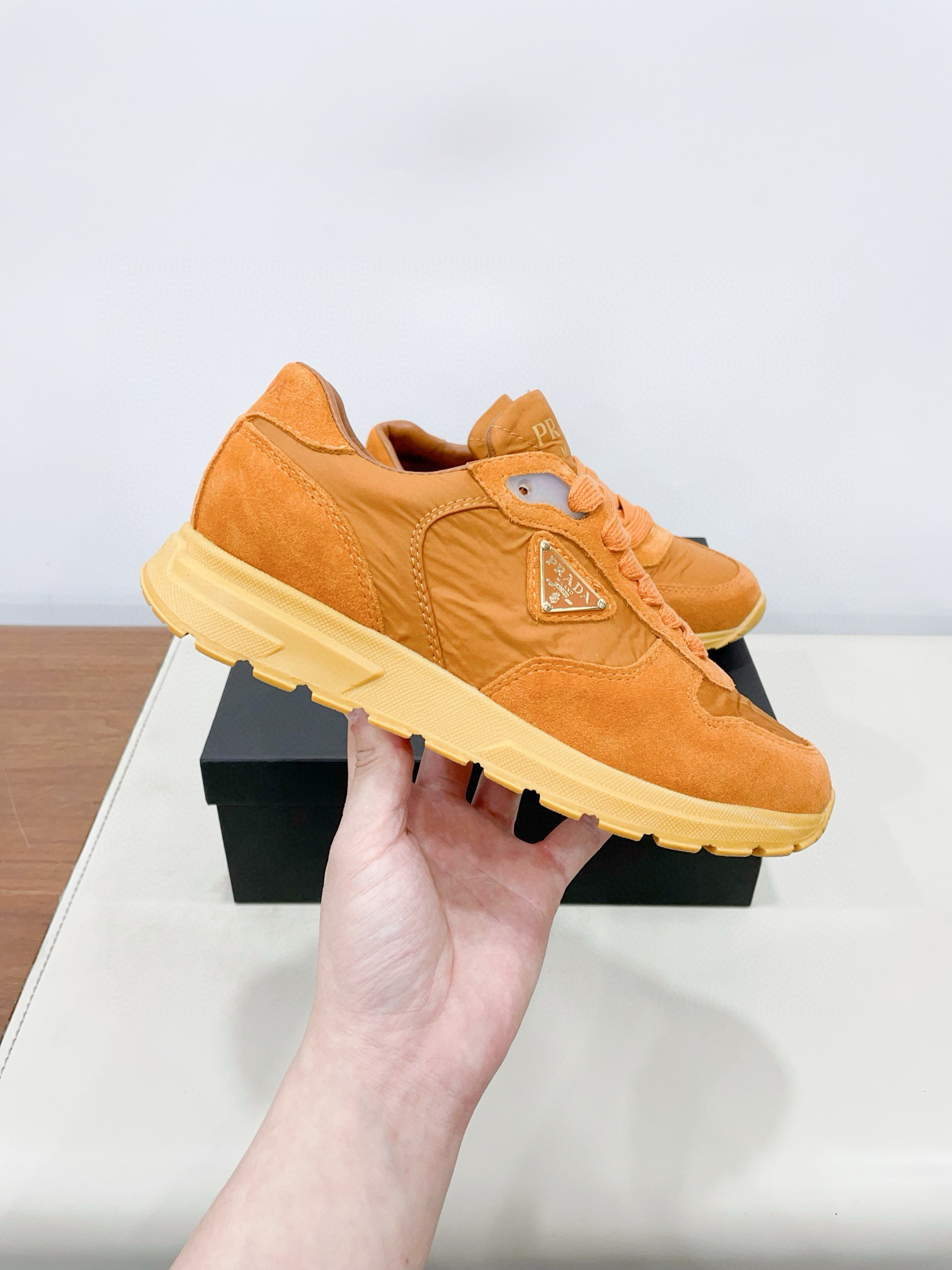 프라다 남녀공용 스니커즈 신발 운동화