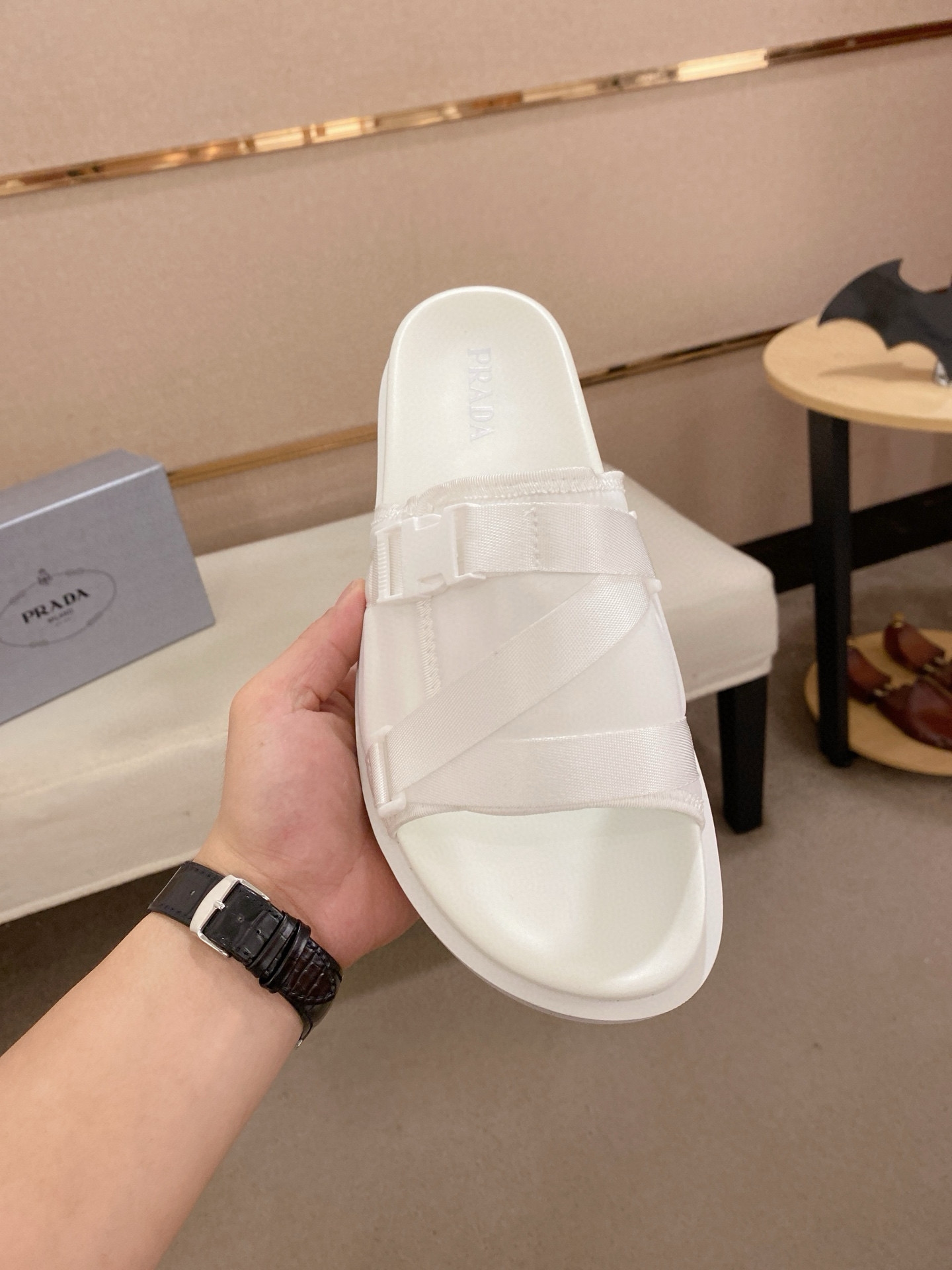 프라다 남자 슬리퍼