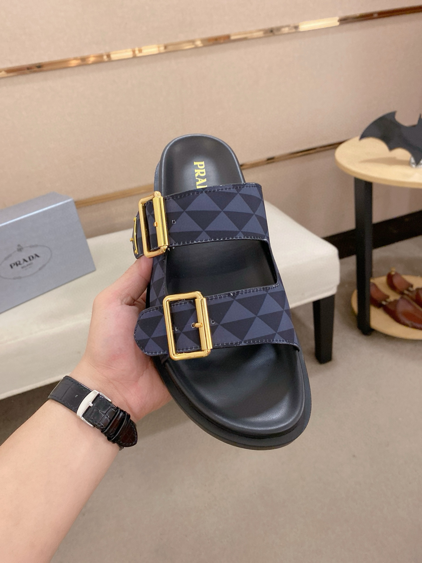 프라다 남자 슬리퍼