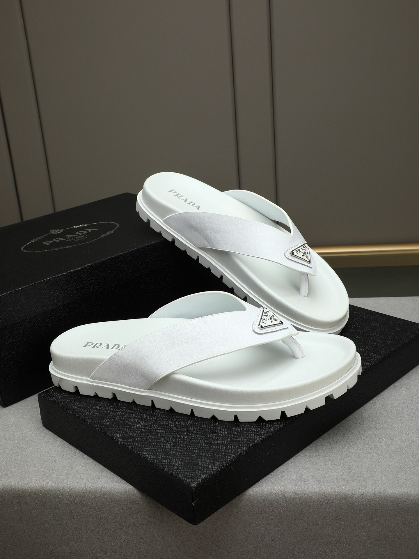프라다 남자 슬리퍼