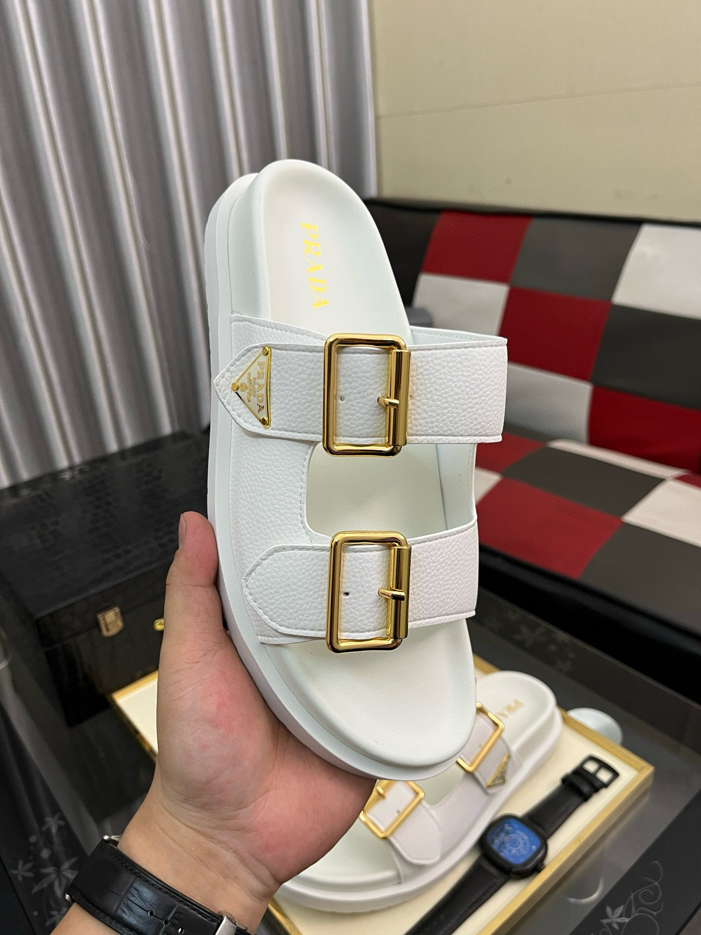 프라다 남자 슬리퍼