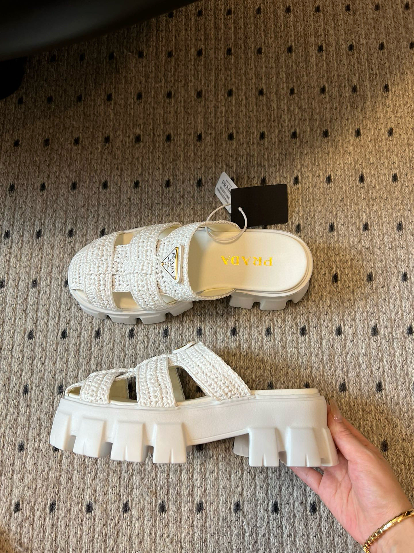 프라다 여자 슬리퍼