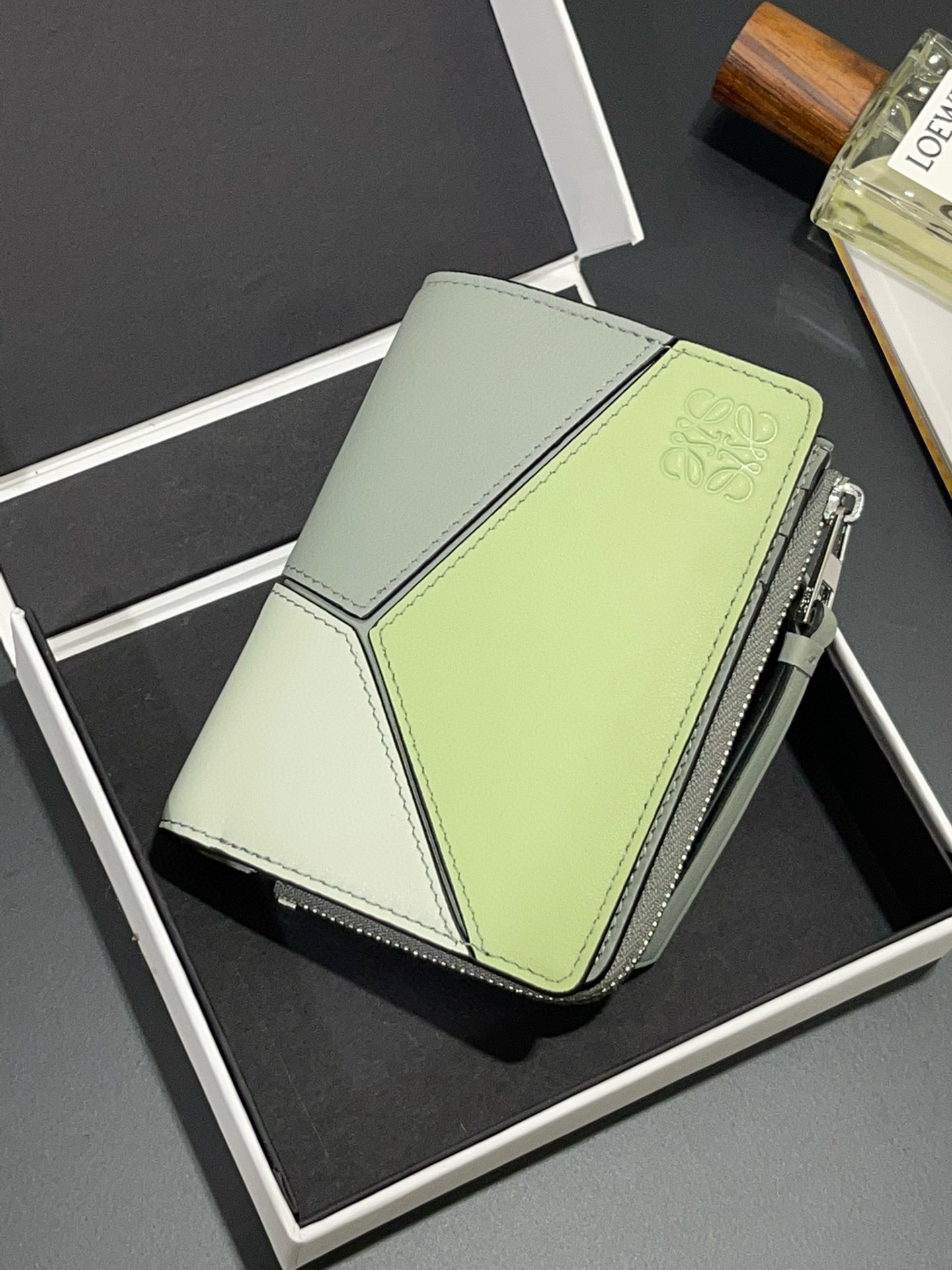 로에베 여자 반지갑