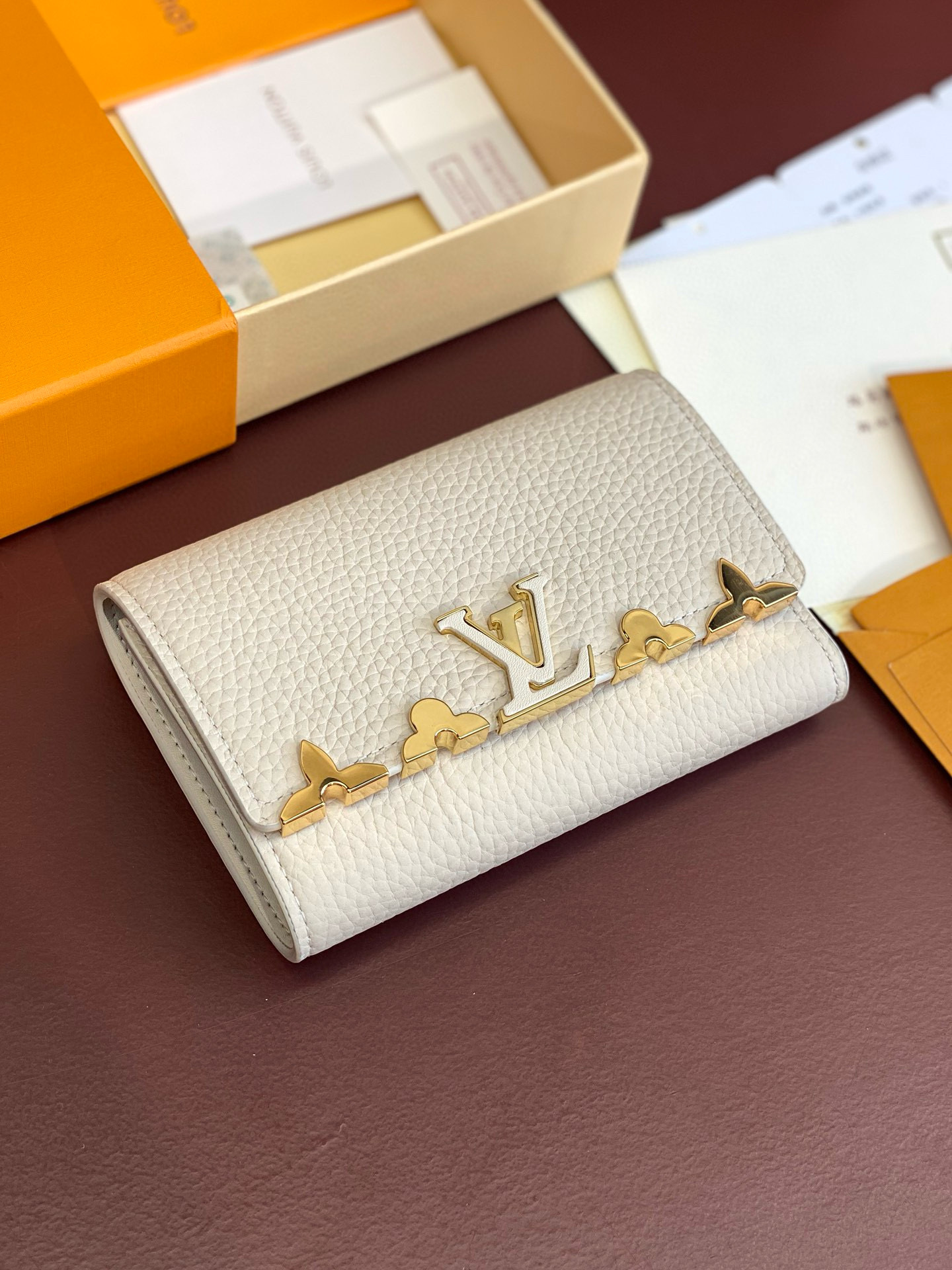 루이비통 여자 반지갑 M82835