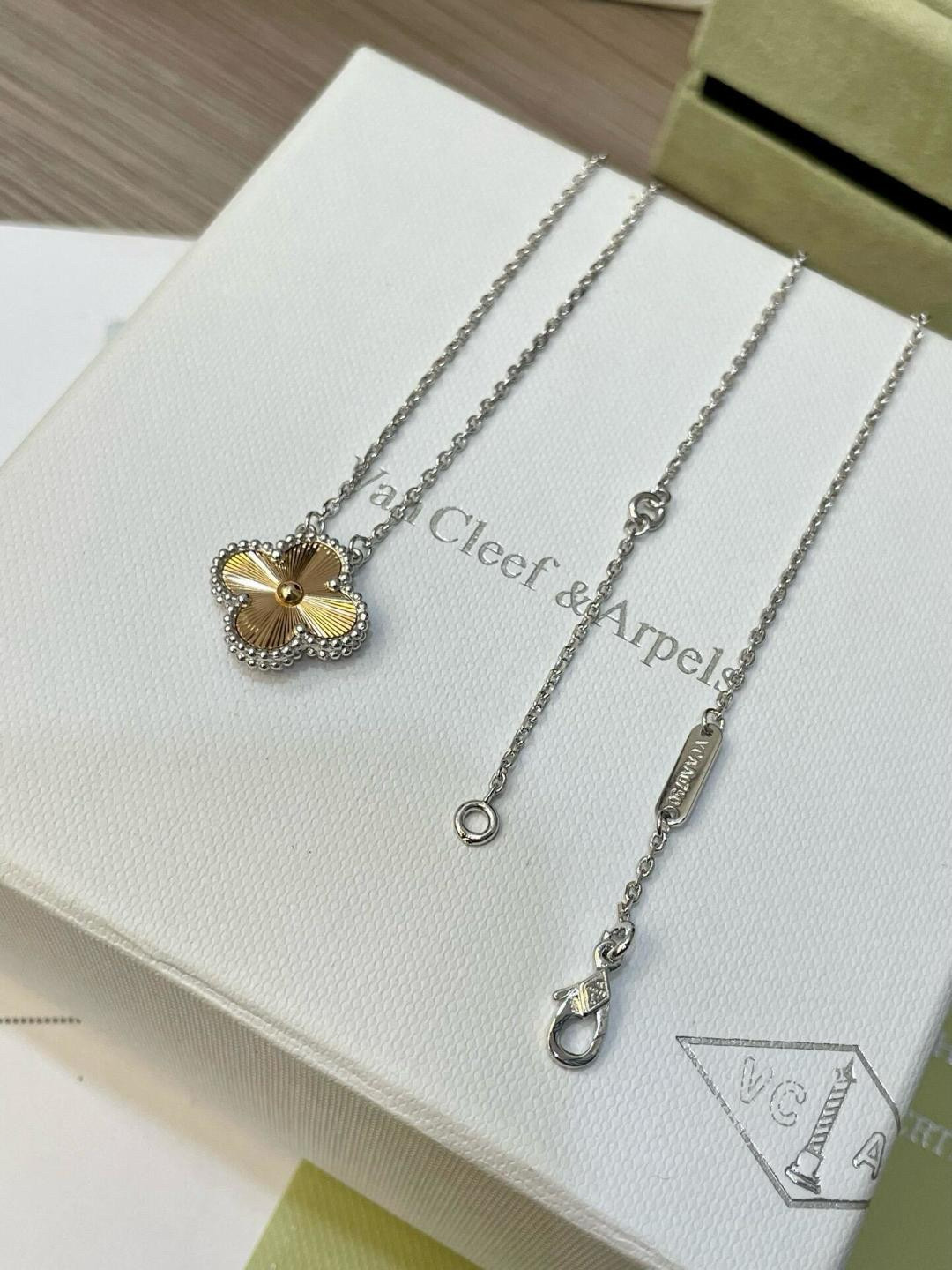 반클리프앤아펠 목걸이