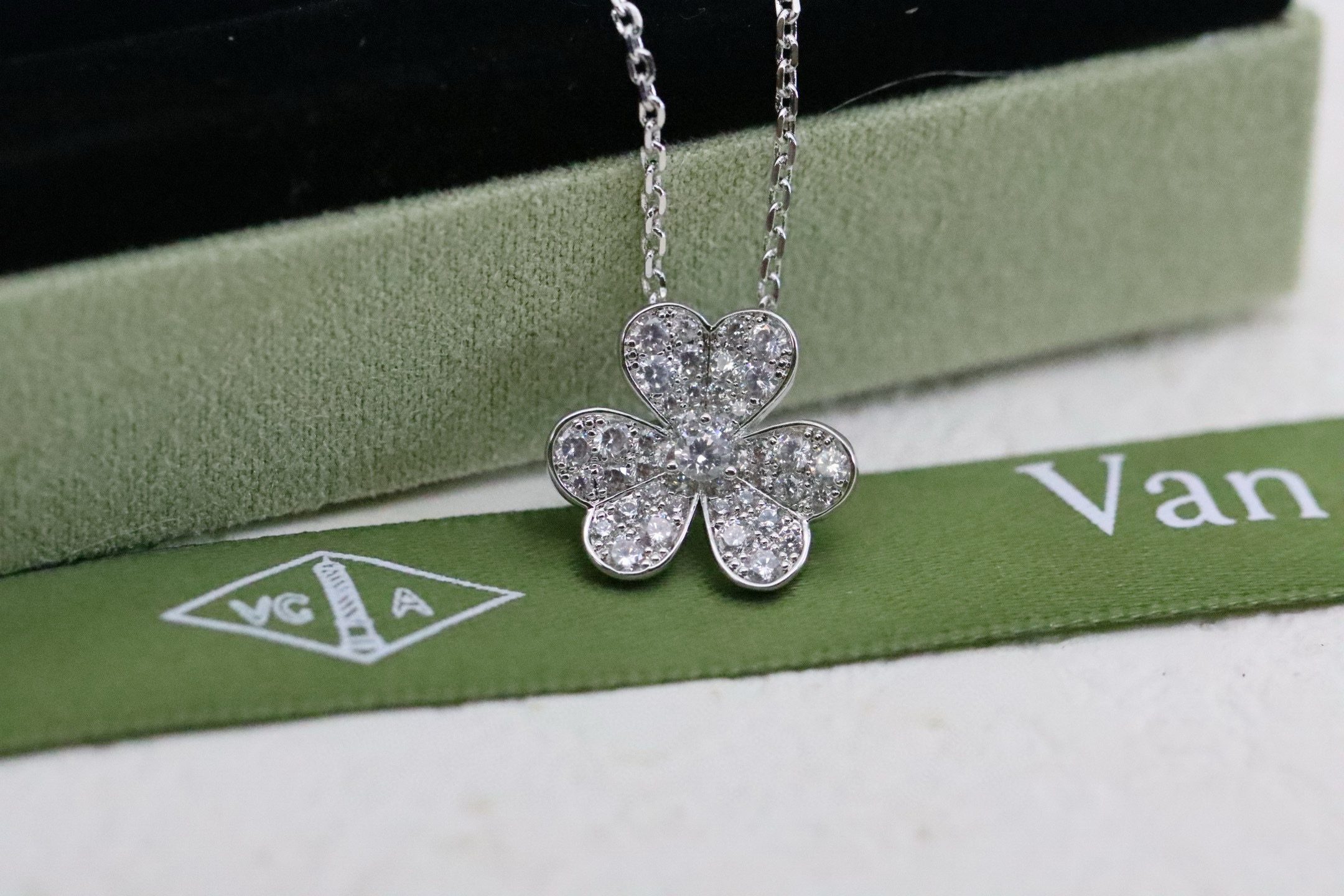 반클리프앤아펠 목걸이