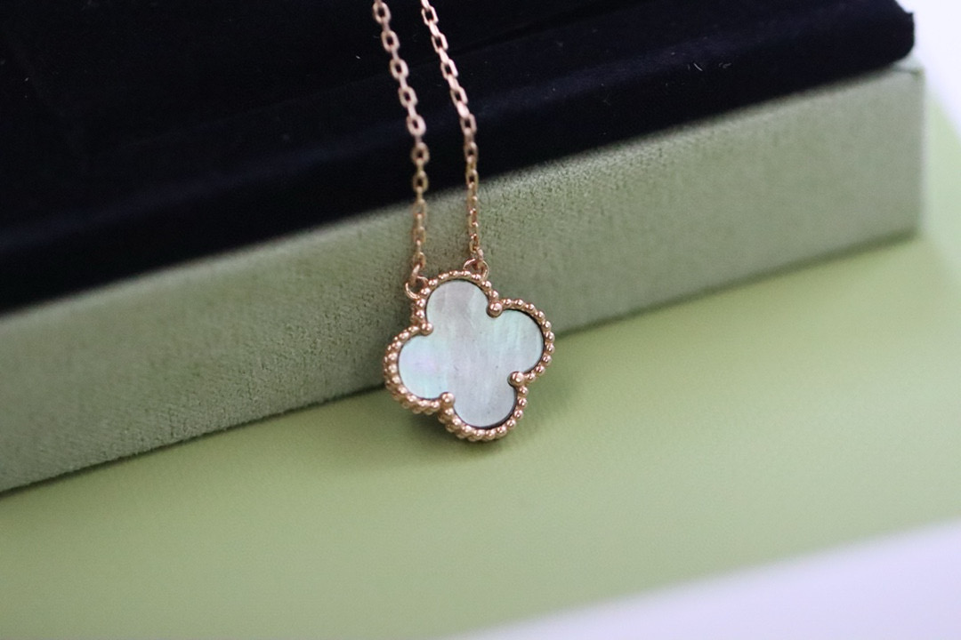 반클리프앤아펠 목걸이