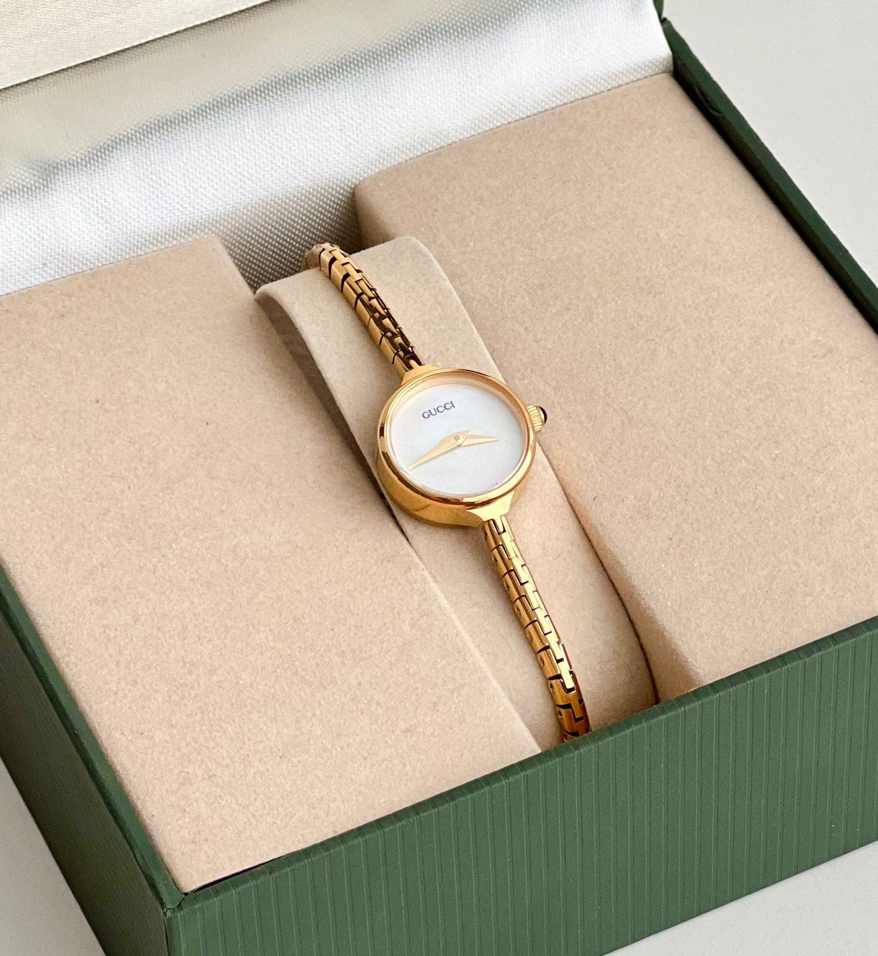 구찌 여자 시계