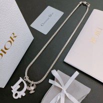 디올 목걸이