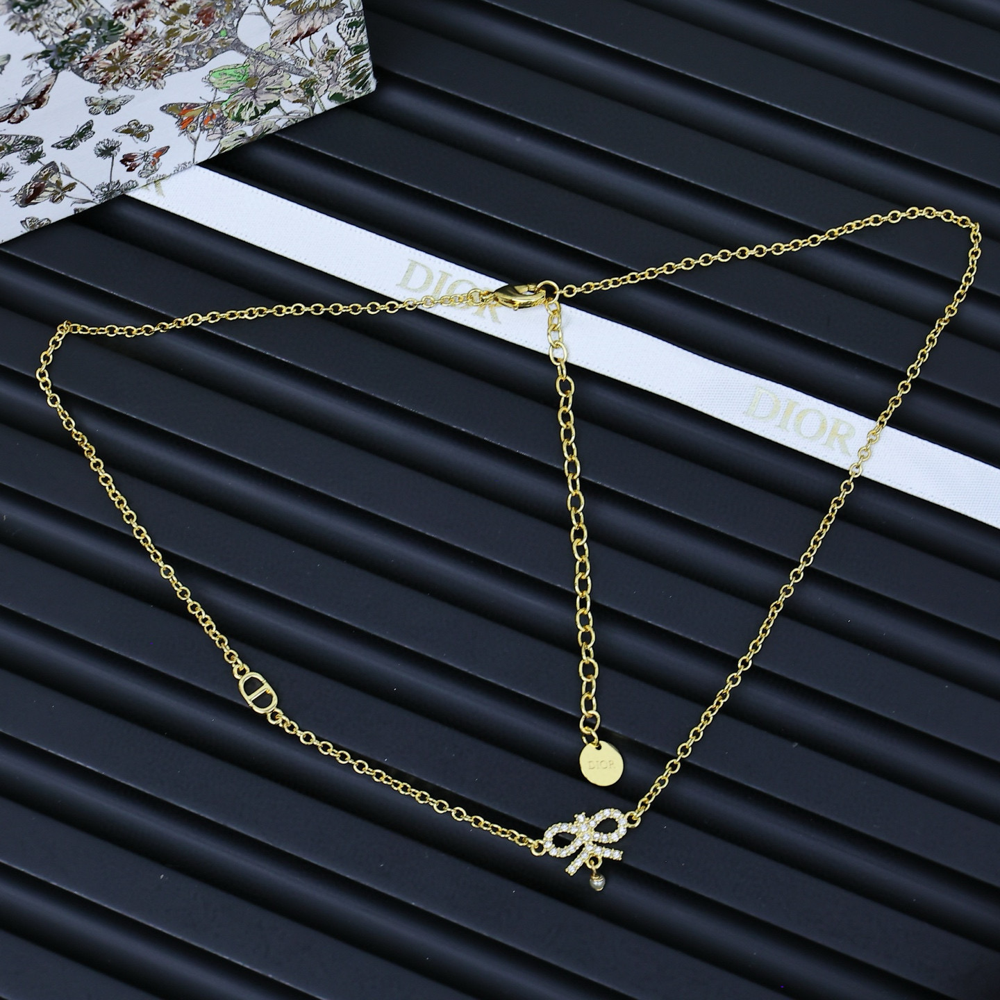 디올 목걸이