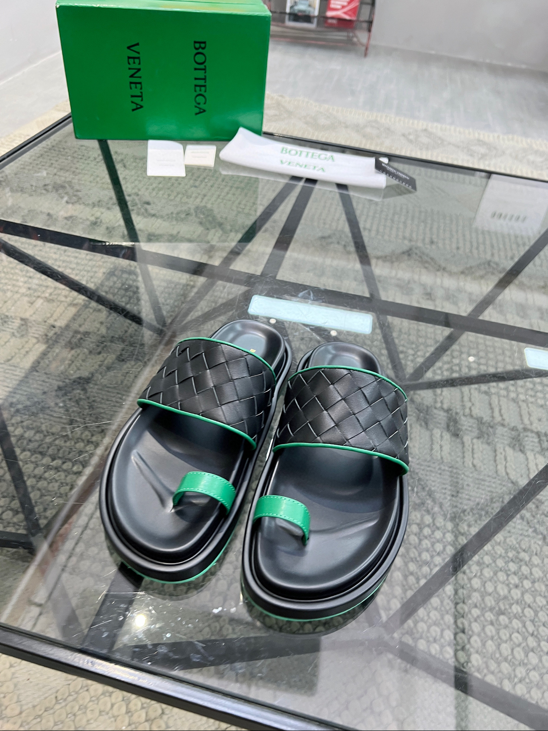 보테가베네타 남자 슬리퍼