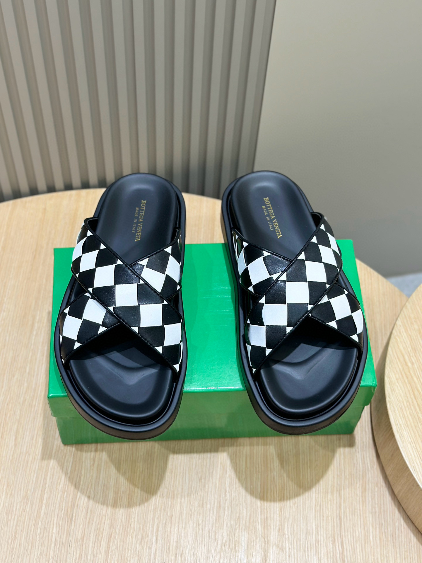 보테가베네타 남자 슬리퍼