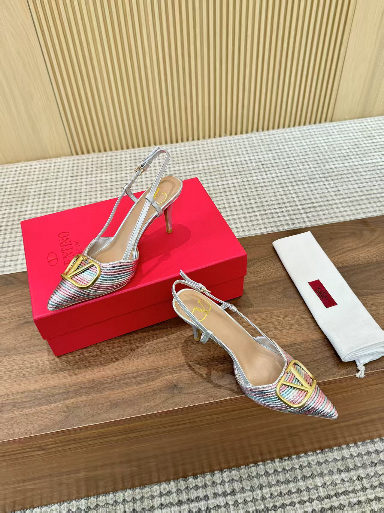 발렌티노 7.5cm 여자 샌들