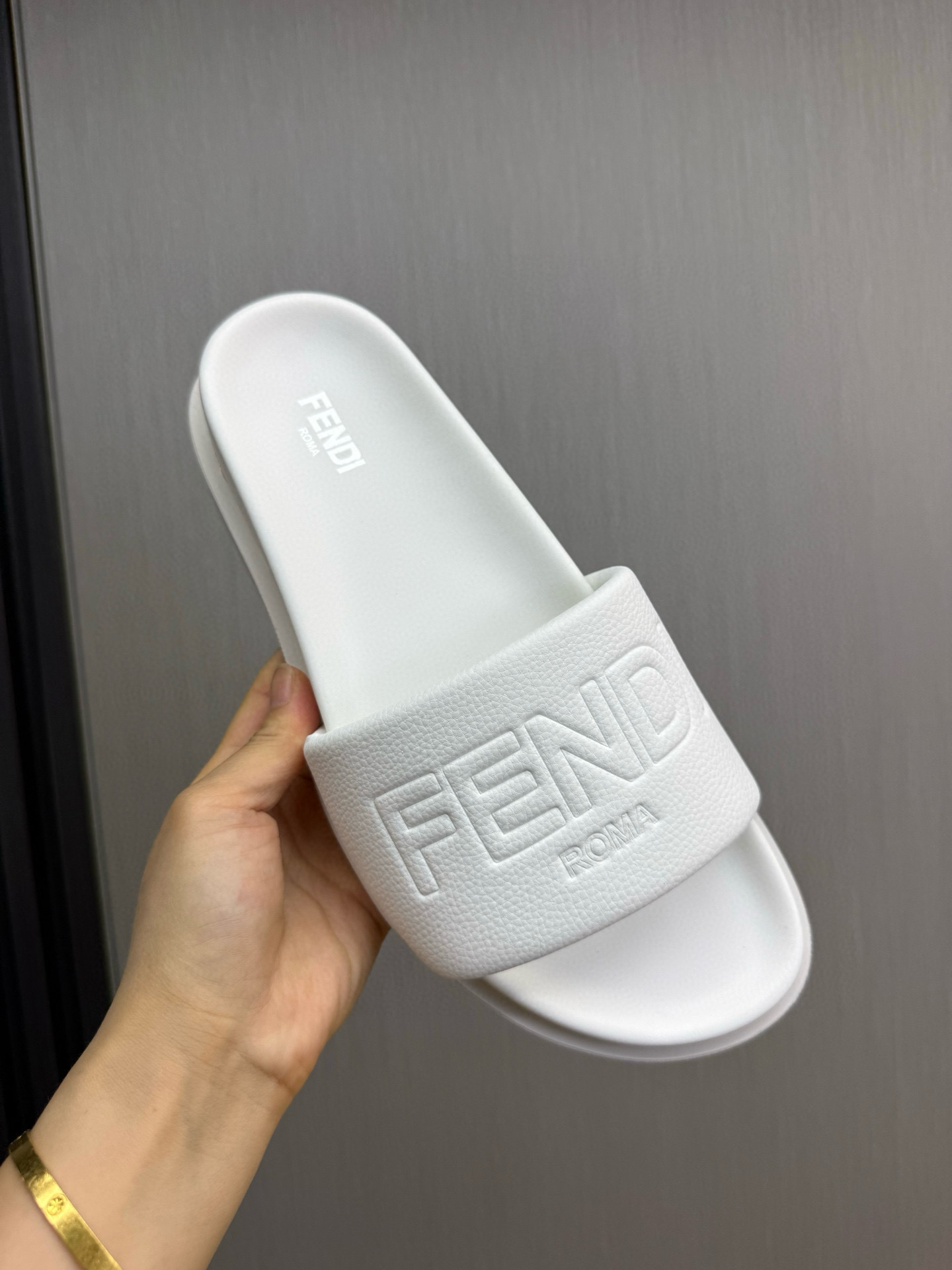 펜디 남자 슬리퍼