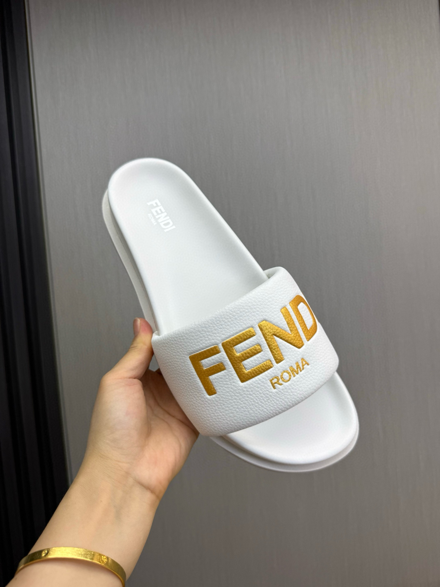 펜디 남자 슬리퍼