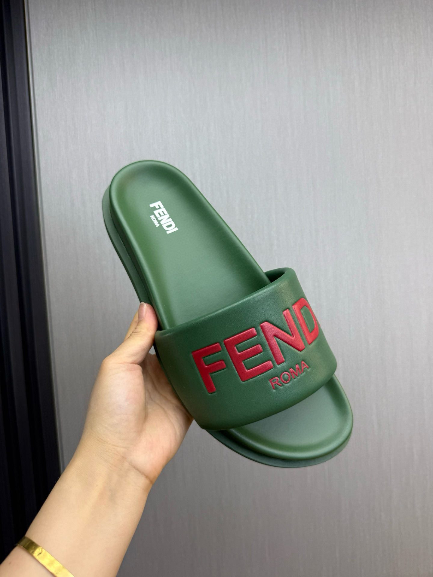 펜디 남자 슬리퍼