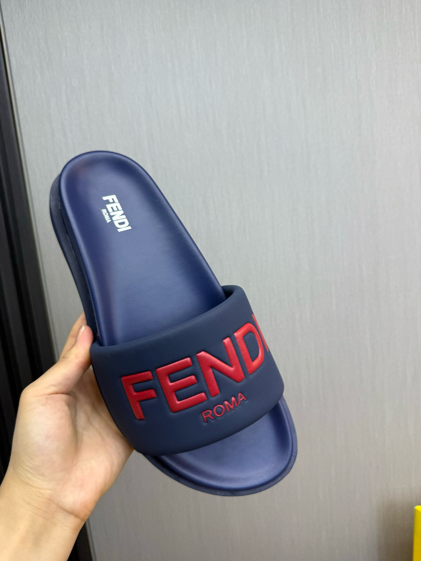펜디 남자 슬리퍼