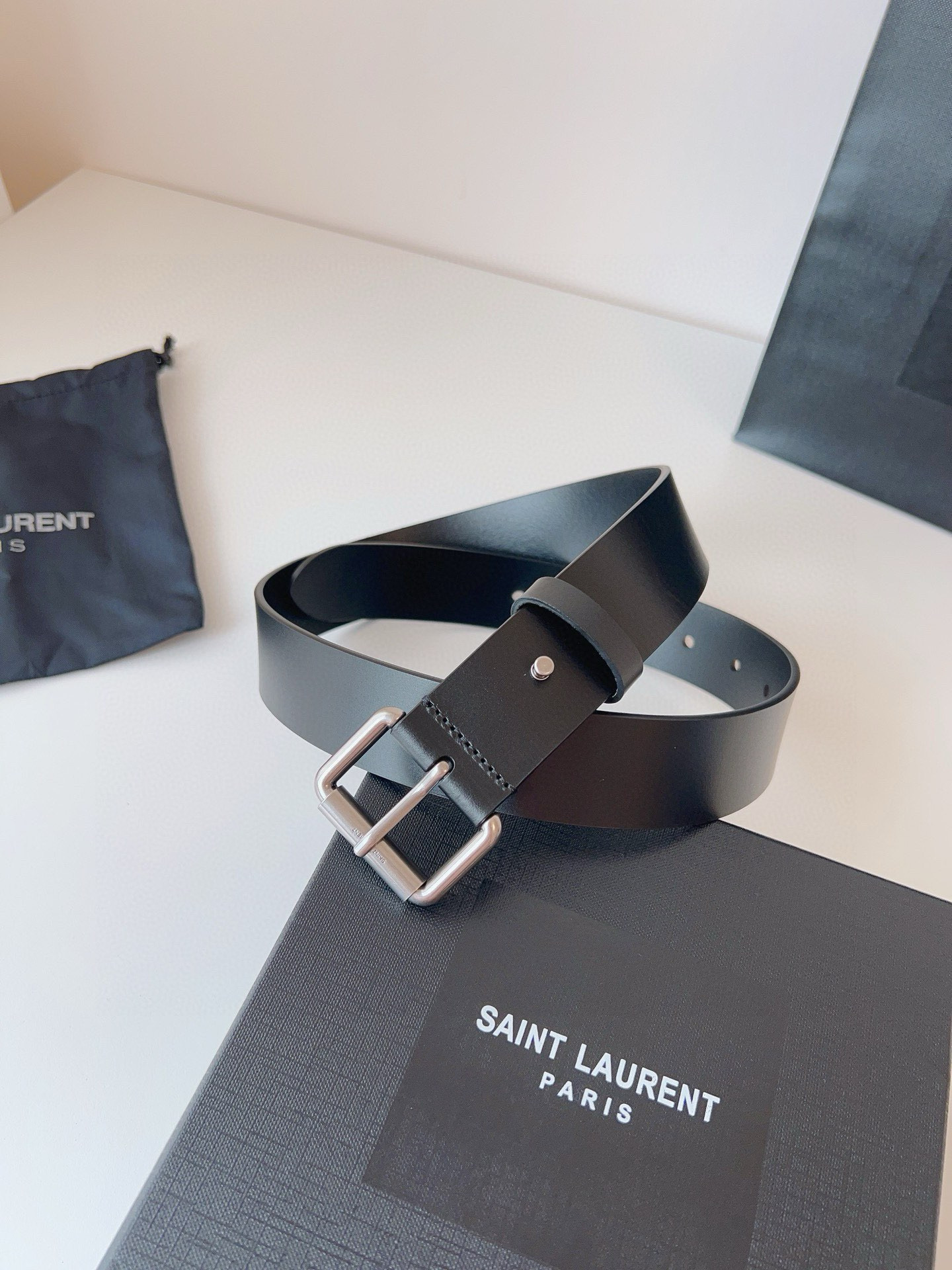 입생로랑 남자 벨트