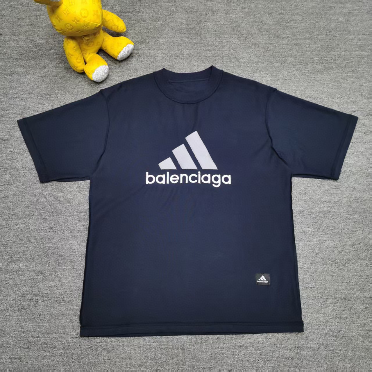 발렌시아가 남녀공용 반팔티