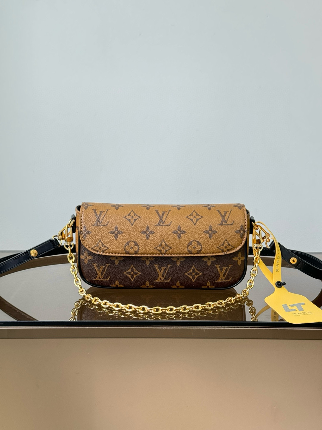 루이비통 M26587 여자가방