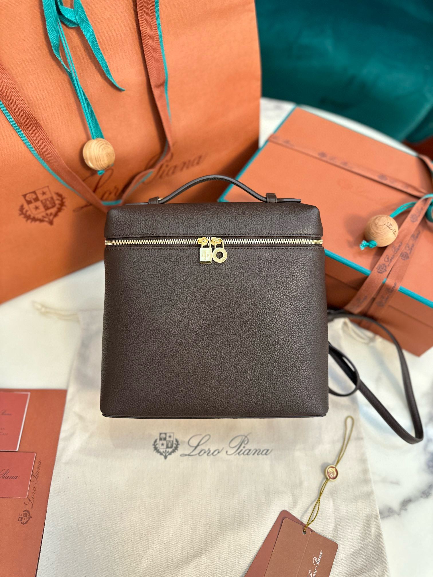 로로피아나 여자가방