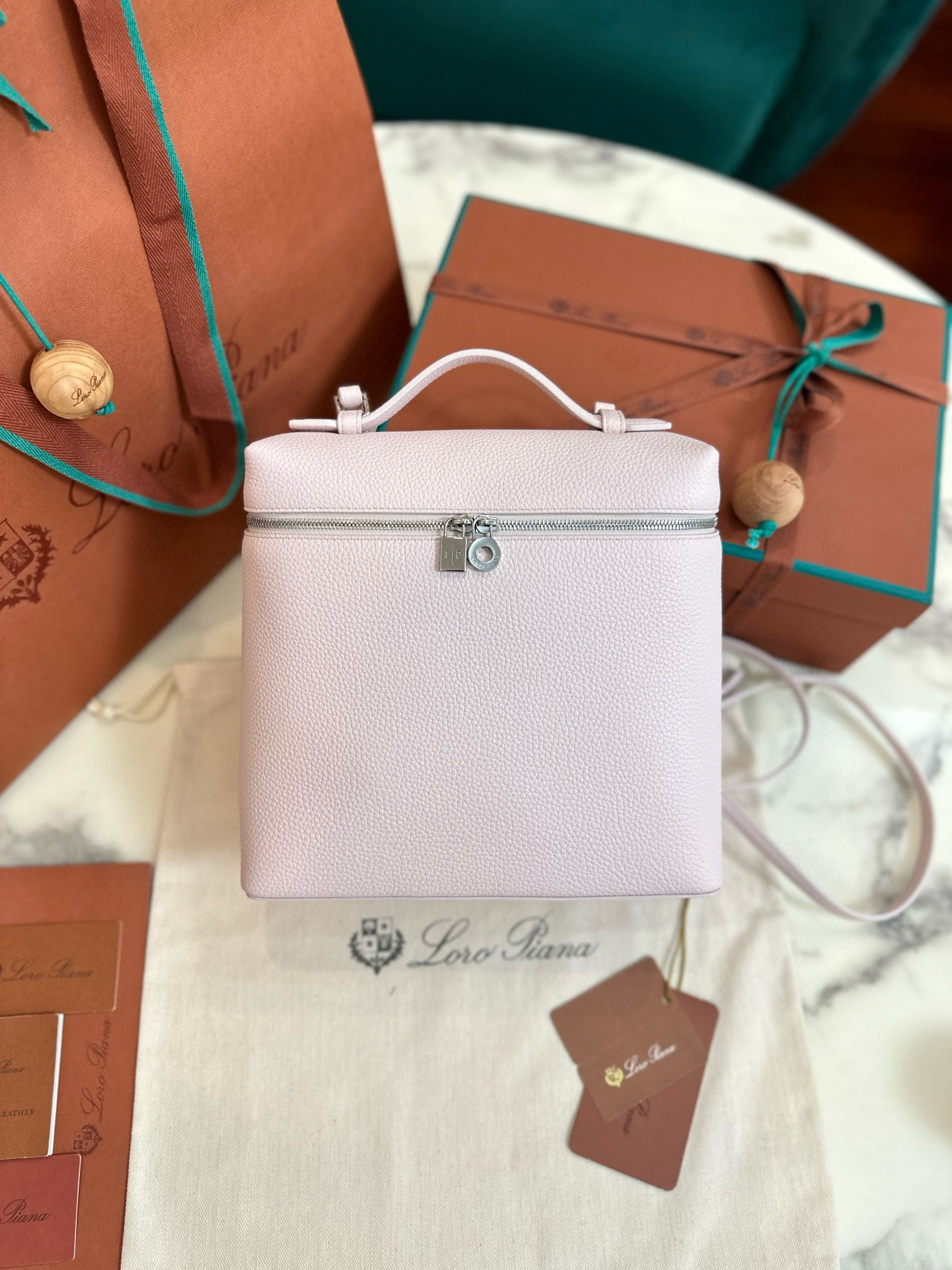 로로피아나 여자가방