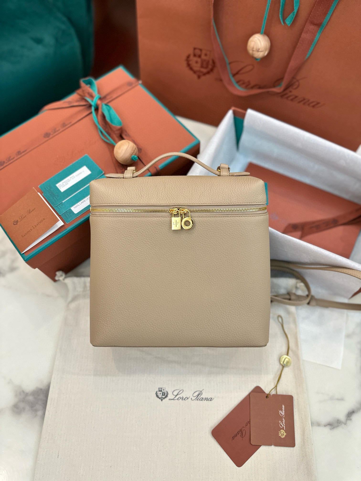 로로피아나 여자가방