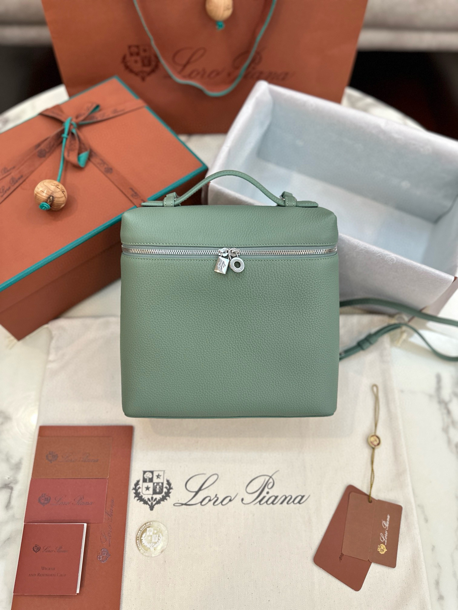 로로피아나 여자가방