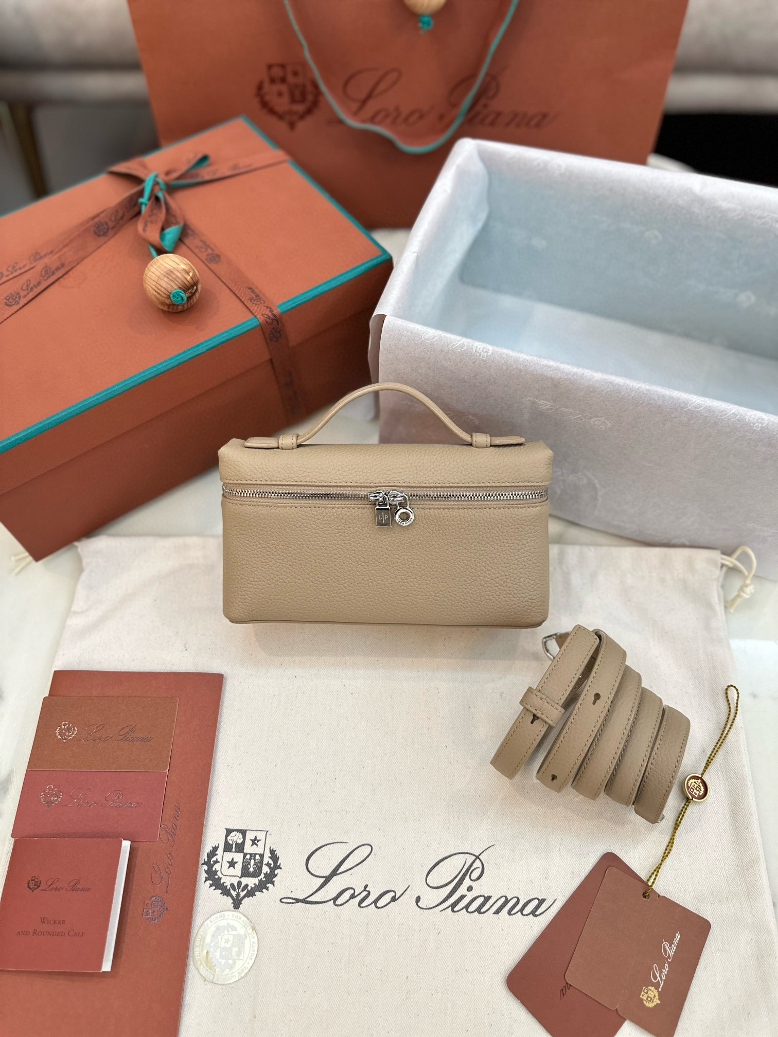 로로피아나 여자가방