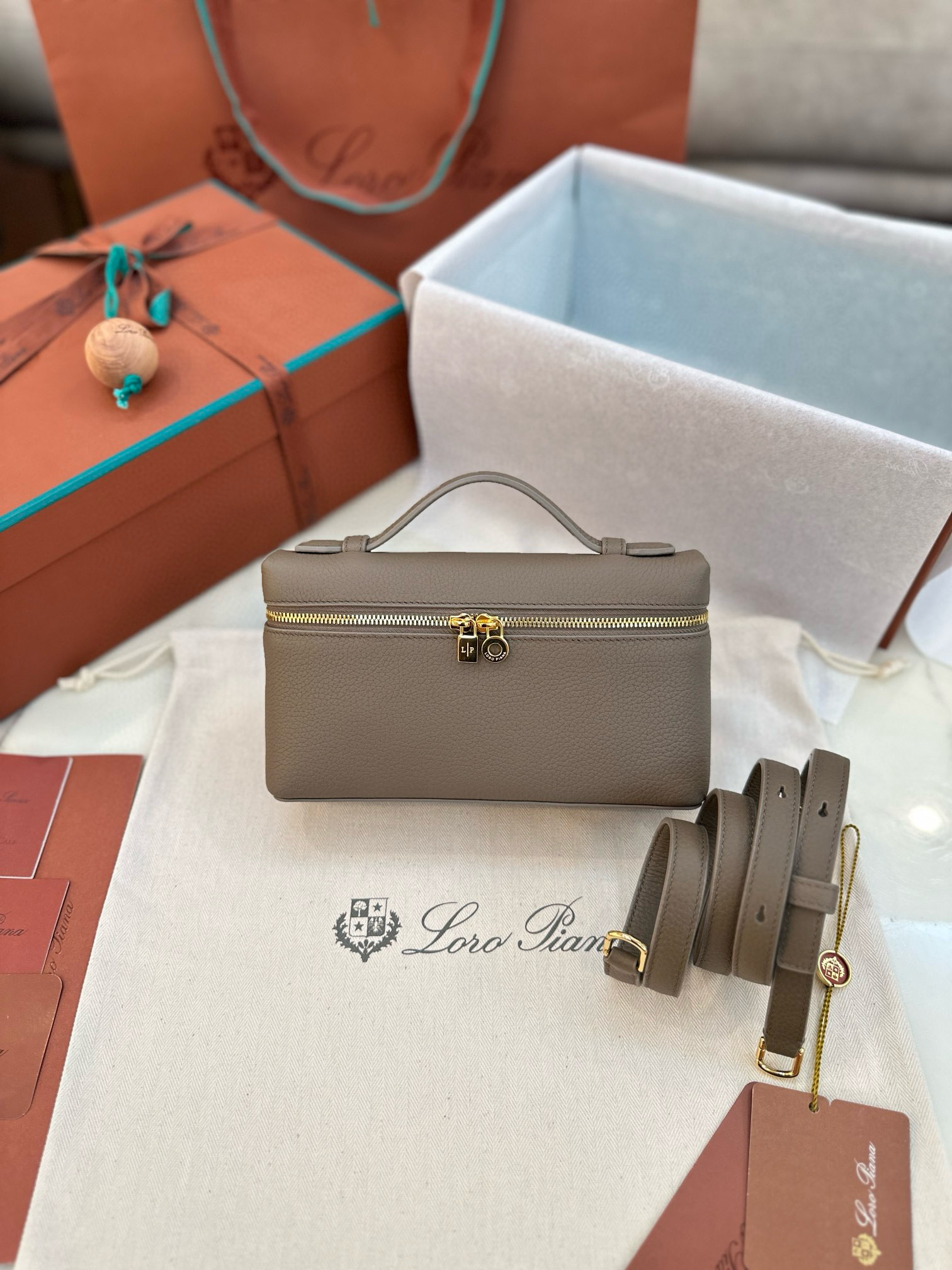 로로피아나 여자가방