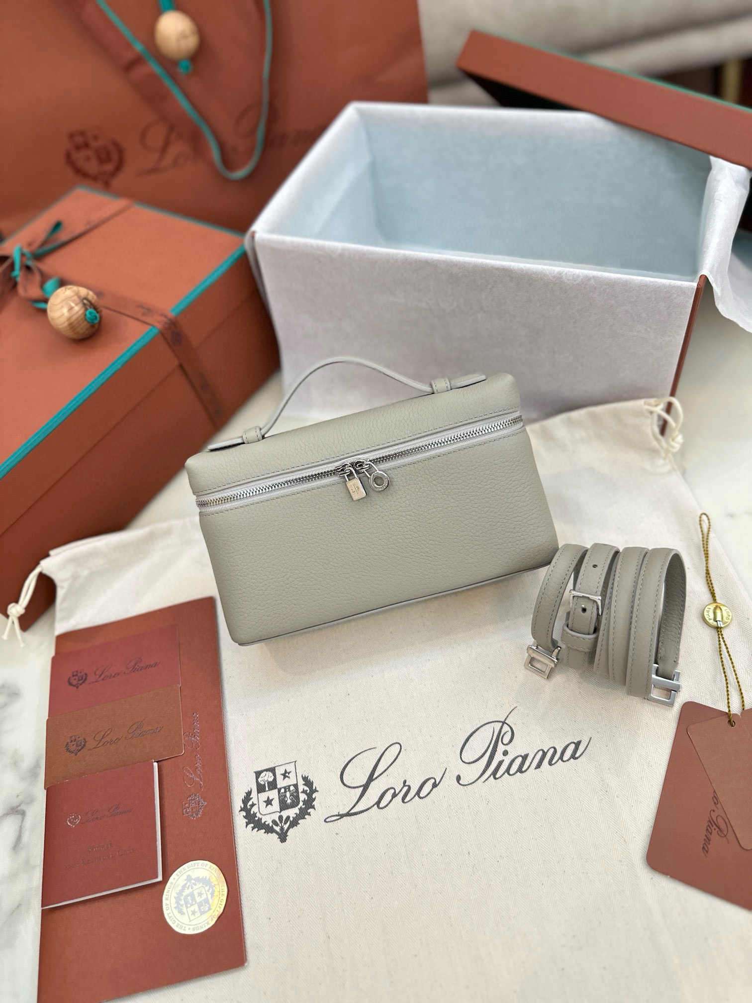 로로피아나 여자가방