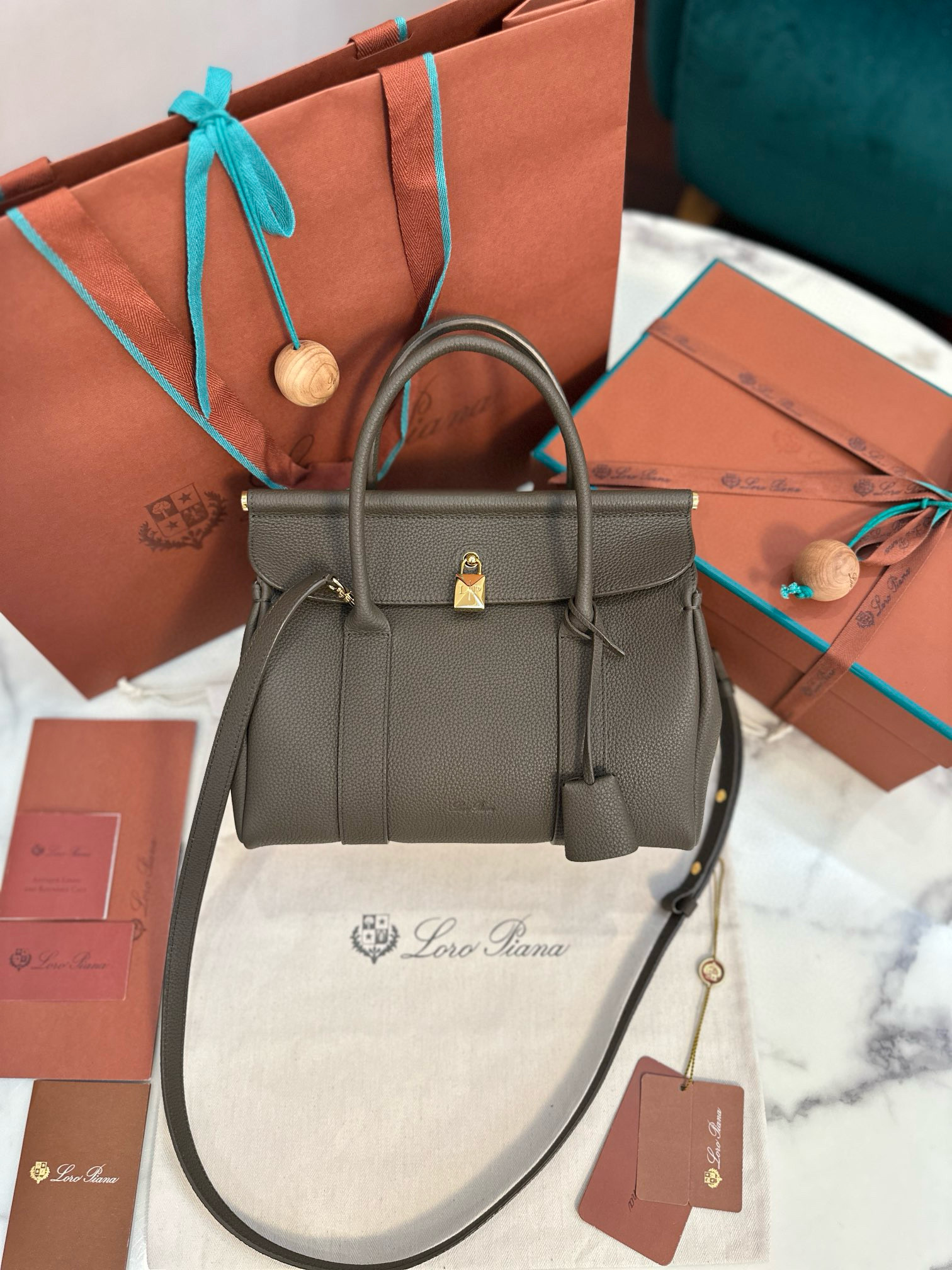 로로피아나 여자가방