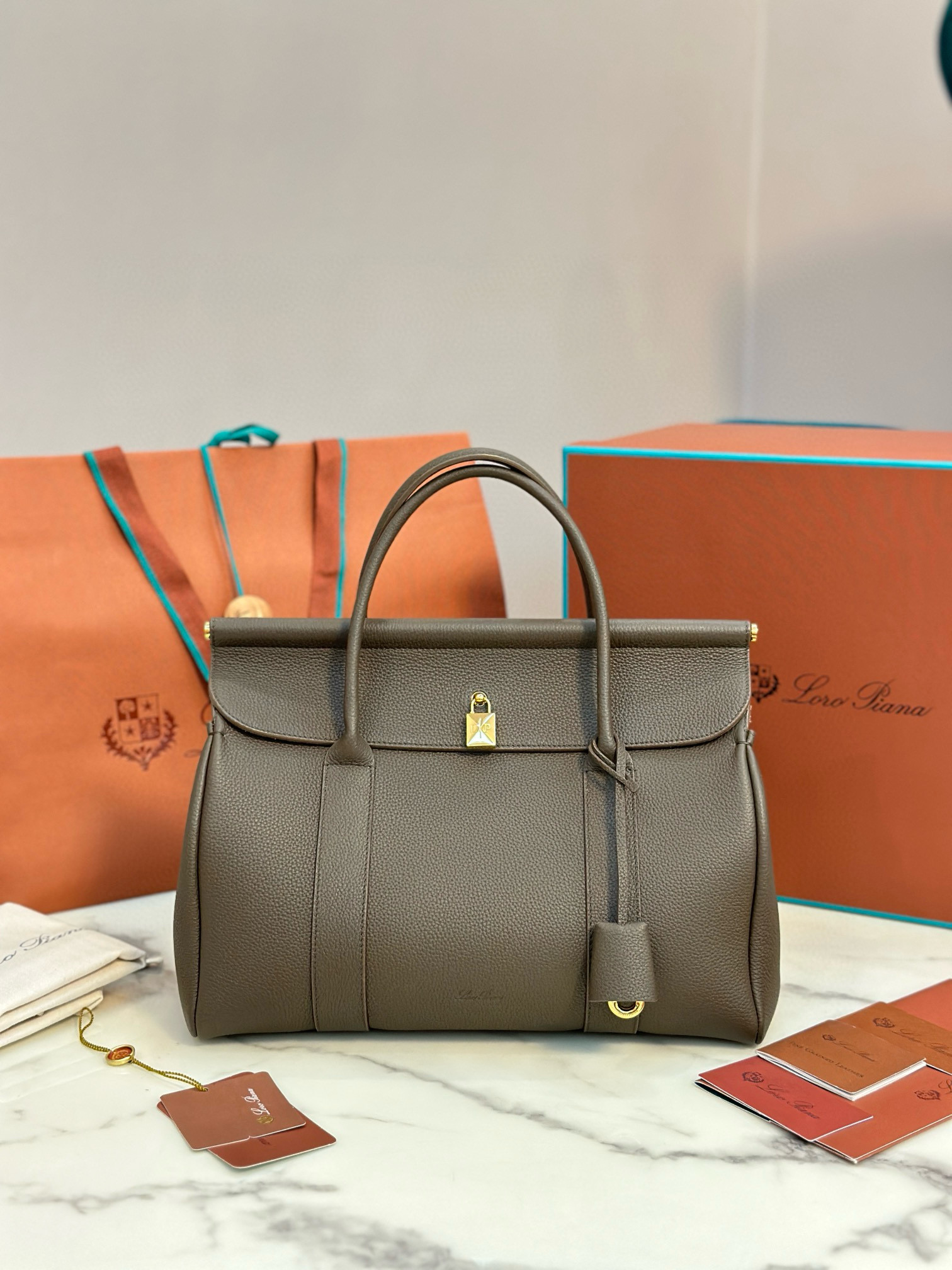 로로피아나 여자가방