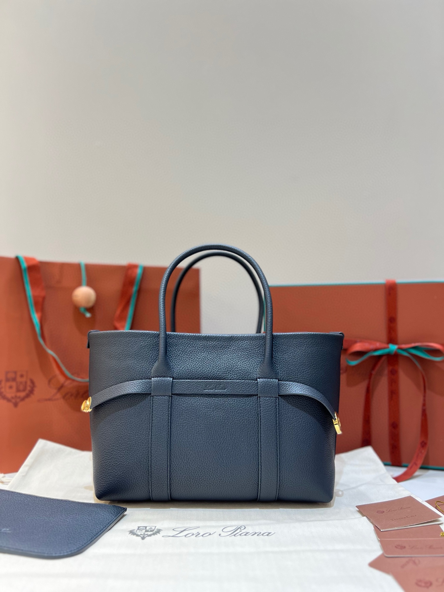 로로피아나 스몰 여자가방