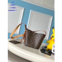 루이비통 M12925 여자가방